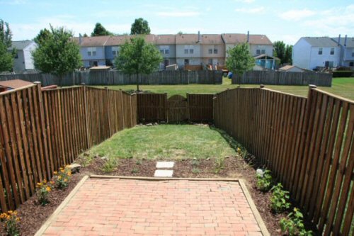 partial-privacy-fence-with-gaps