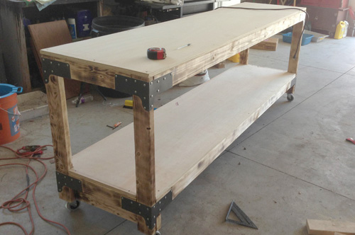 heavy duty work bench with retractable wheels