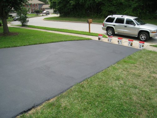 seal_a_driveway_to_prevent_cracks