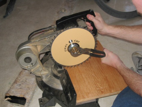 Tighten-Reverse-Nut-on-Mitre-Saw