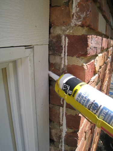 apply-caulk-to-all-window-joints