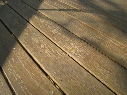 behr-deck-sealer-22-months-close-up