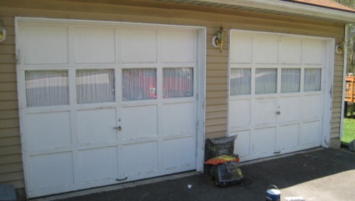 garage-doors-before-painting