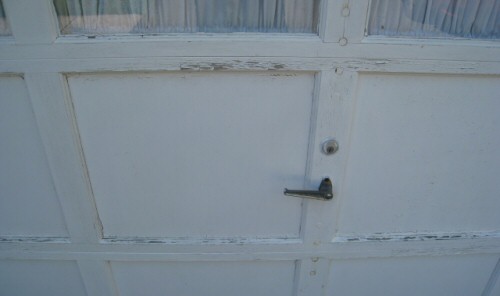 pealing-paint-garage-door-up-close