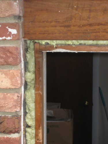 spray-foam-in-a-window-frame