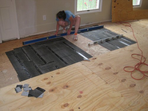 Leveling A Subfloor With Shims | Viewfloor.co