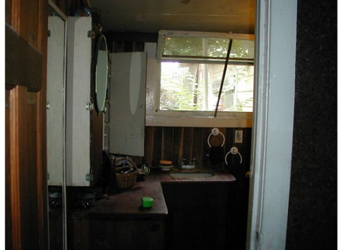 bathroom-remodel-before-picture