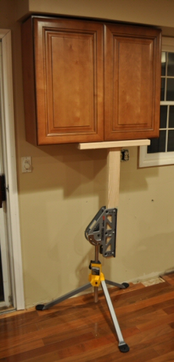 jawstand-holding-kitchen-cabinet