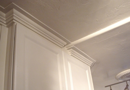 How To Design And Install An Improvised Kitchen Crown Molding