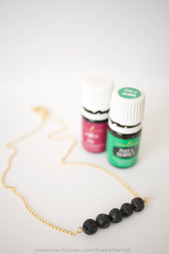 essential-oils-diffuser-necklace-P1420193_2-One-project-closer