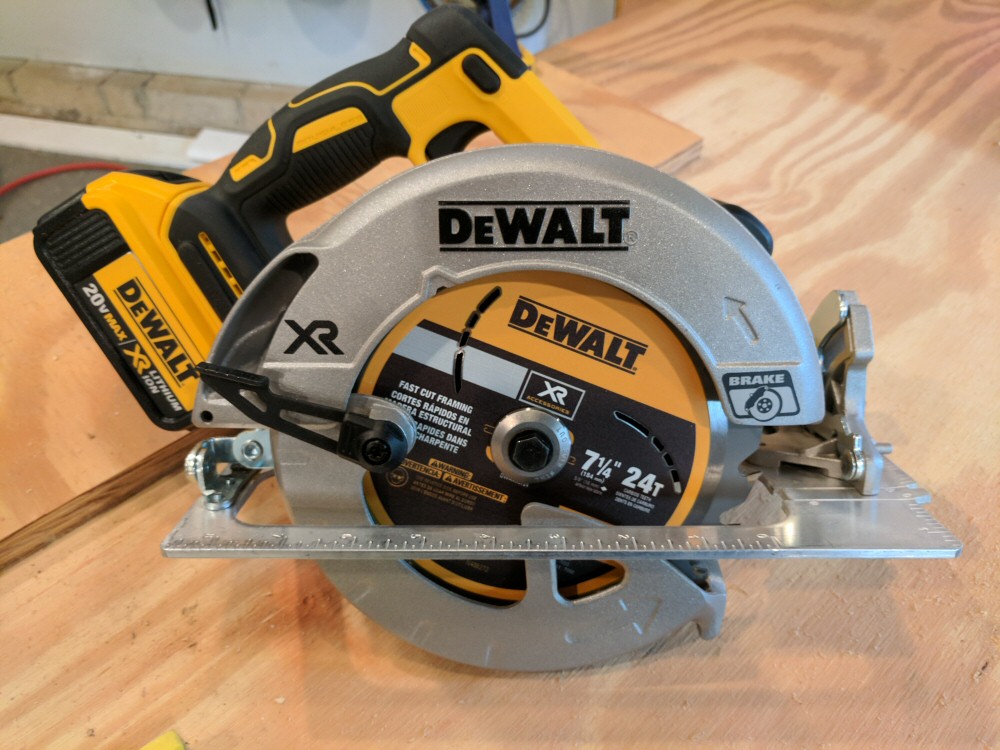 DEWALT 20V MAX XR Cordless Brushless 7-1/4 in. Circular Saw (Tool