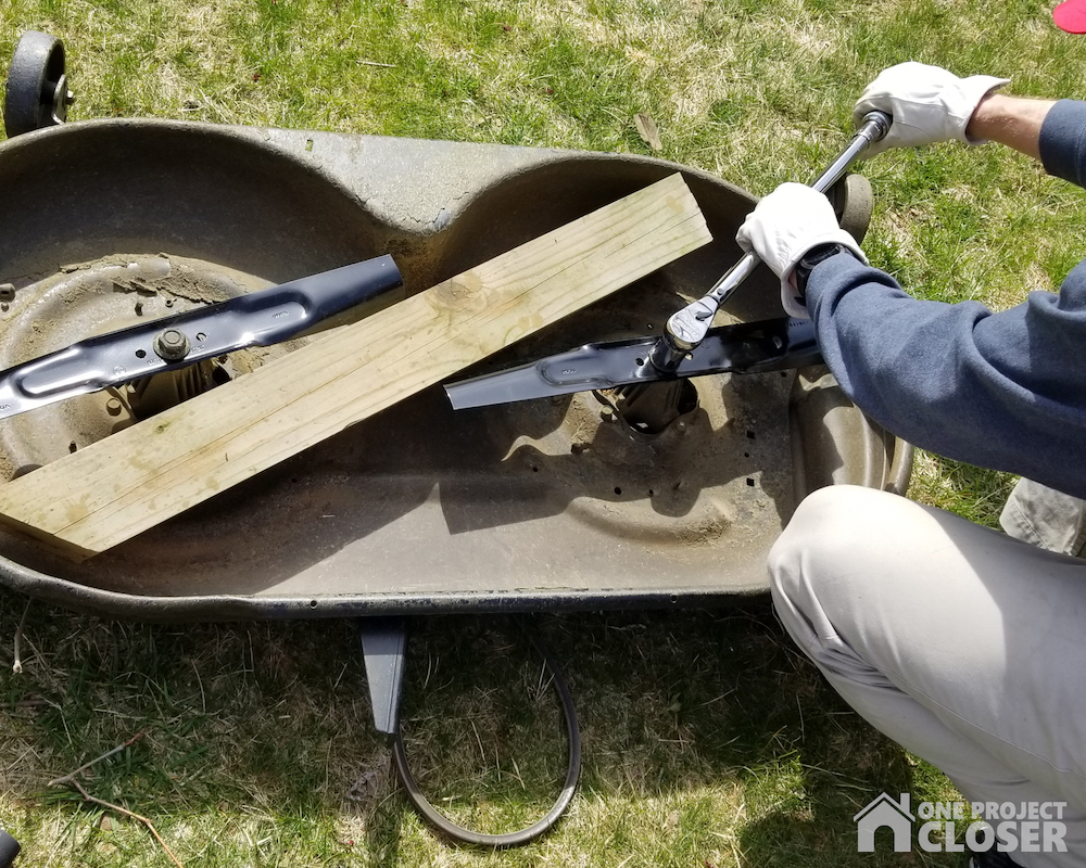 How To Change The Blades On A Riding Mower